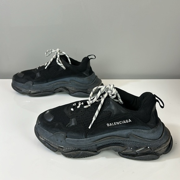 Balenciaga Triple S Sneakers Size 41/8 Authenticated - Picture 4 of 16